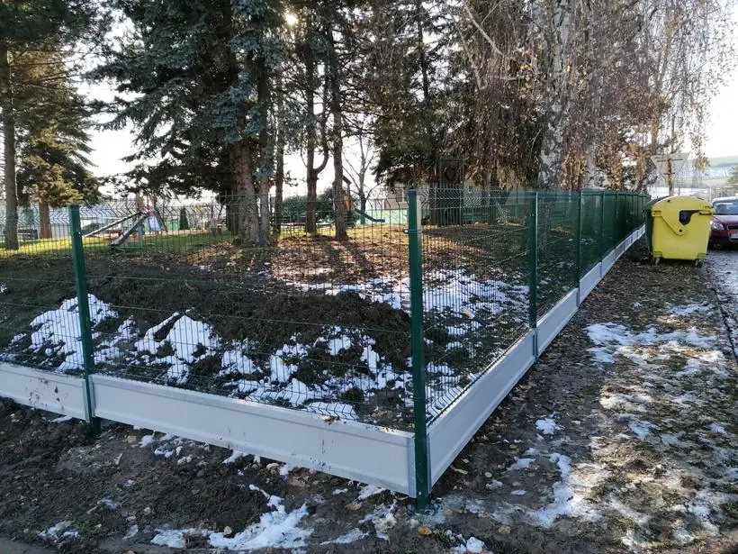 Panelové oplotenie, Bánovce nad Bebravou