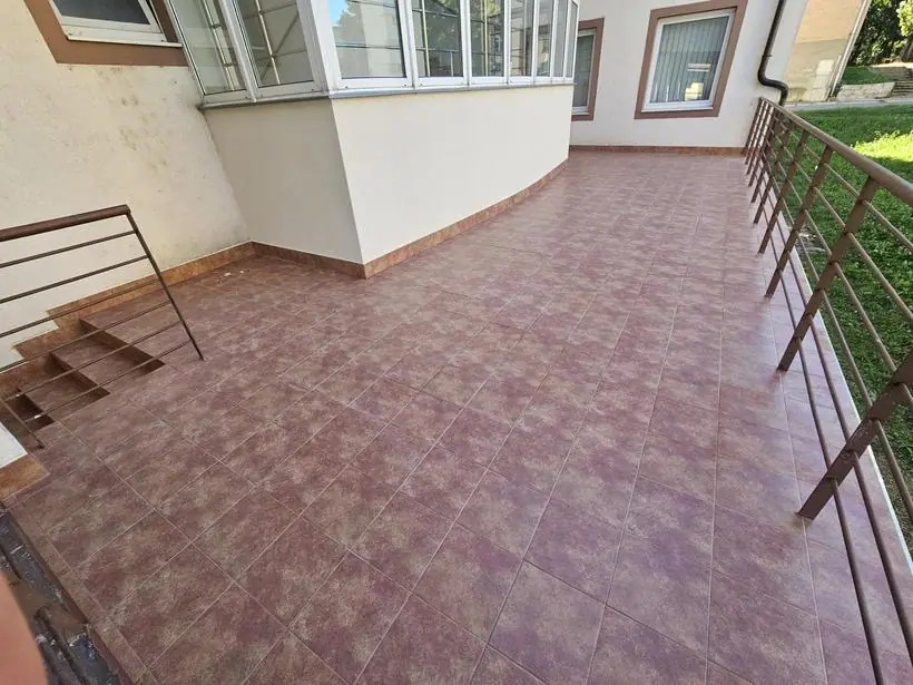 Terasa Daňového úradu, Topoľčany