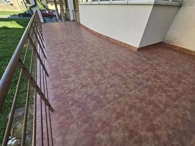 Terasa Daňového úradu, Topoľčany, fotografia 2