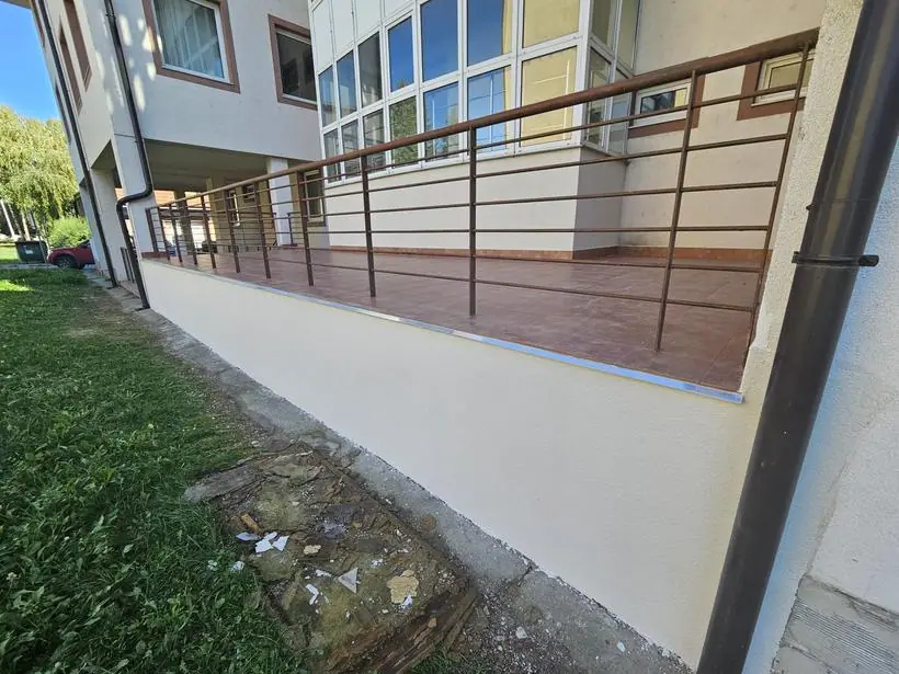 Terasa Daňového úradu, Topoľčany, fotografia 3